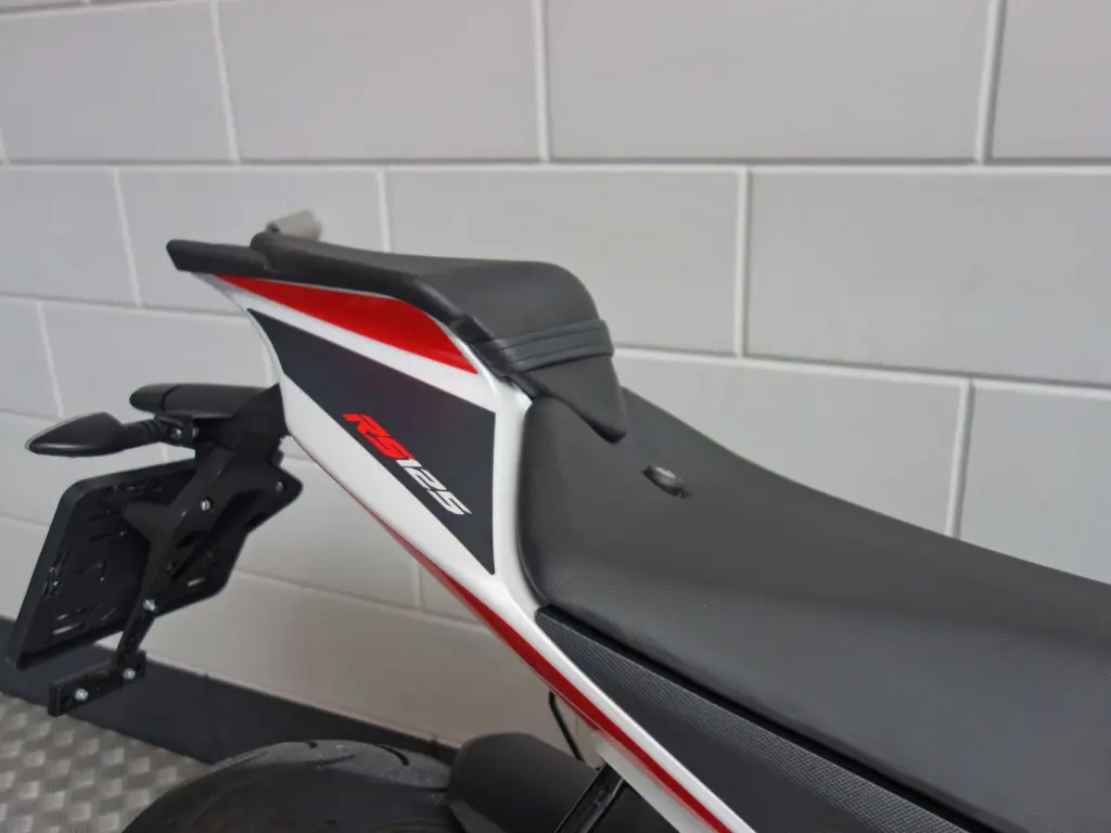 Nieuwe Aprilia RS 125 sport met 124cc motor uit 2026 bij NIWA Motoren
