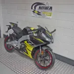 Nieuwe Aprilia RS 125 sport met 124cc motor uit 2026 bij NIWA Motoren