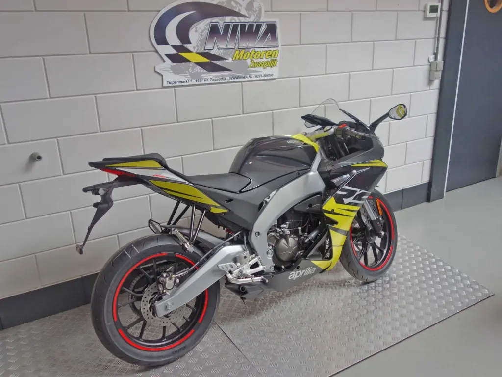 Nieuwe Aprilia RS 125 sport met 124cc motor uit 2026 bij NIWA Motoren