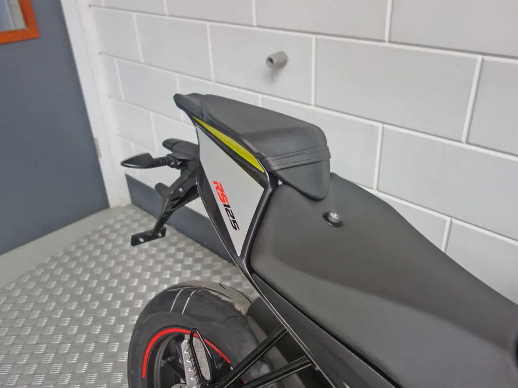 Nieuwe Aprilia RS 125 sport met 124cc motor uit 2026 bij NIWA Motoren