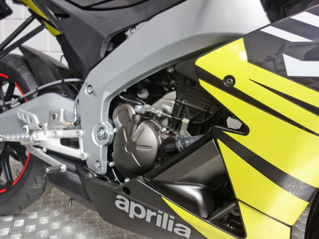 Nieuwe Aprilia RS 125 sport met 124cc motor uit 2026 bij NIWA Motoren
