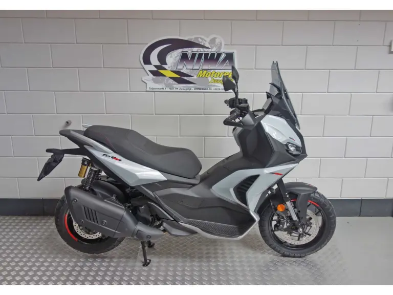Nieuwe Aprilia SR GT motorscooter met 400cc motor uit 2026 bij NIWA Motoren
