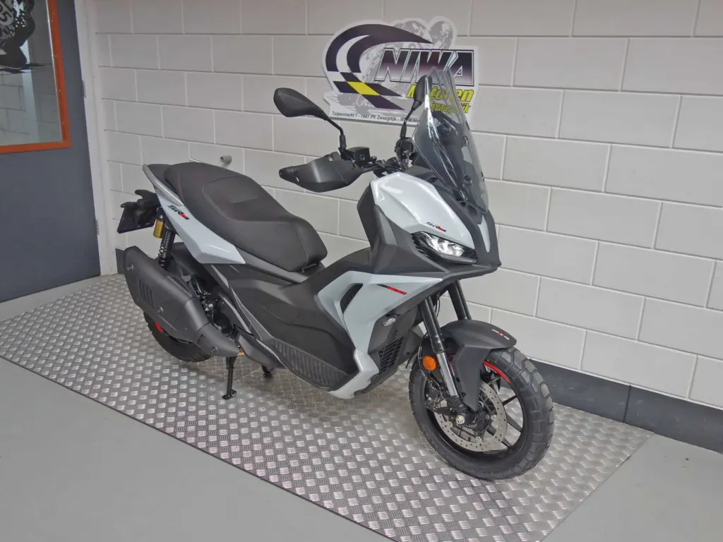 Nieuwe Aprilia SR GT motorscooter met 400cc motor uit 2026 bij NIWA Motoren