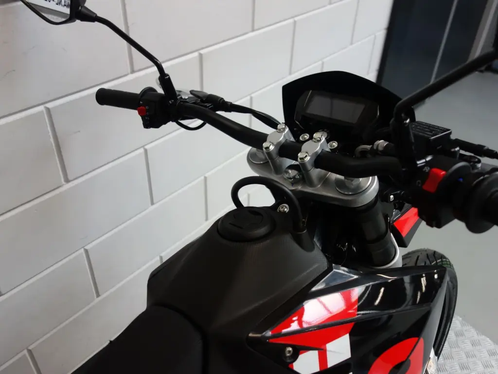 Nieuwe Aprilia SX 125 overig met 125cc motor uit 2026 bij NIWA Motoren