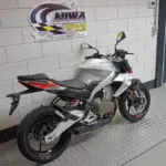 Gebruikte Aprilia Tuono naked bike met 457cc motor uit 2025 bij NIWA Motoren