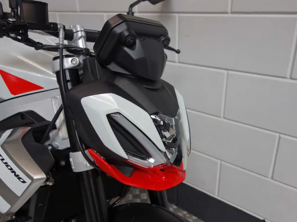 Gebruikte Aprilia Tuono naked bike met 457cc motor uit 2025 bij NIWA Motoren