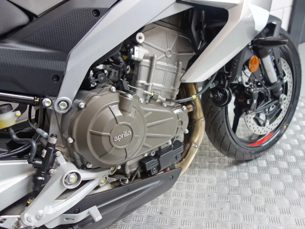 Gebruikte Aprilia Tuono naked bike met 457cc motor uit 2025 bij NIWA Motoren