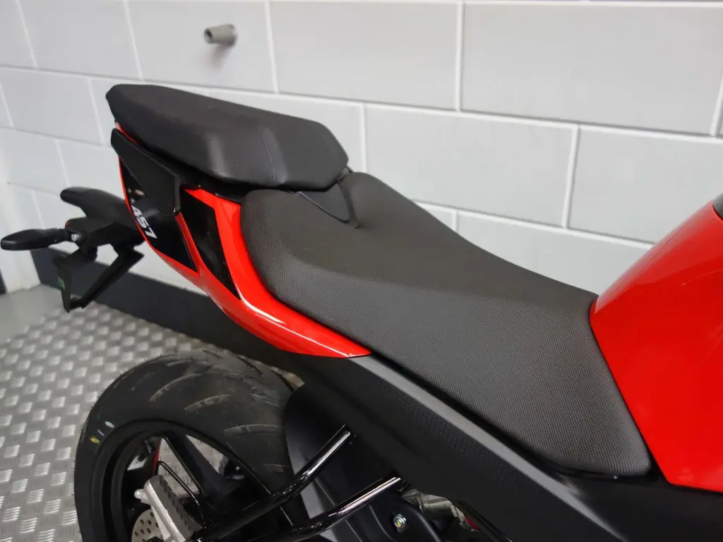 Gebruikte Aprilia Tuono naked bike met 457cc motor uit 2026 bij NIWA Motoren