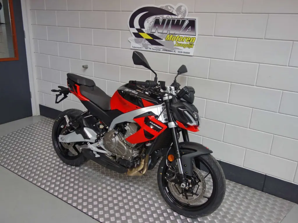 Gebruikte Aprilia Tuono naked bike met 457cc motor uit 2026 bij NIWA Motoren