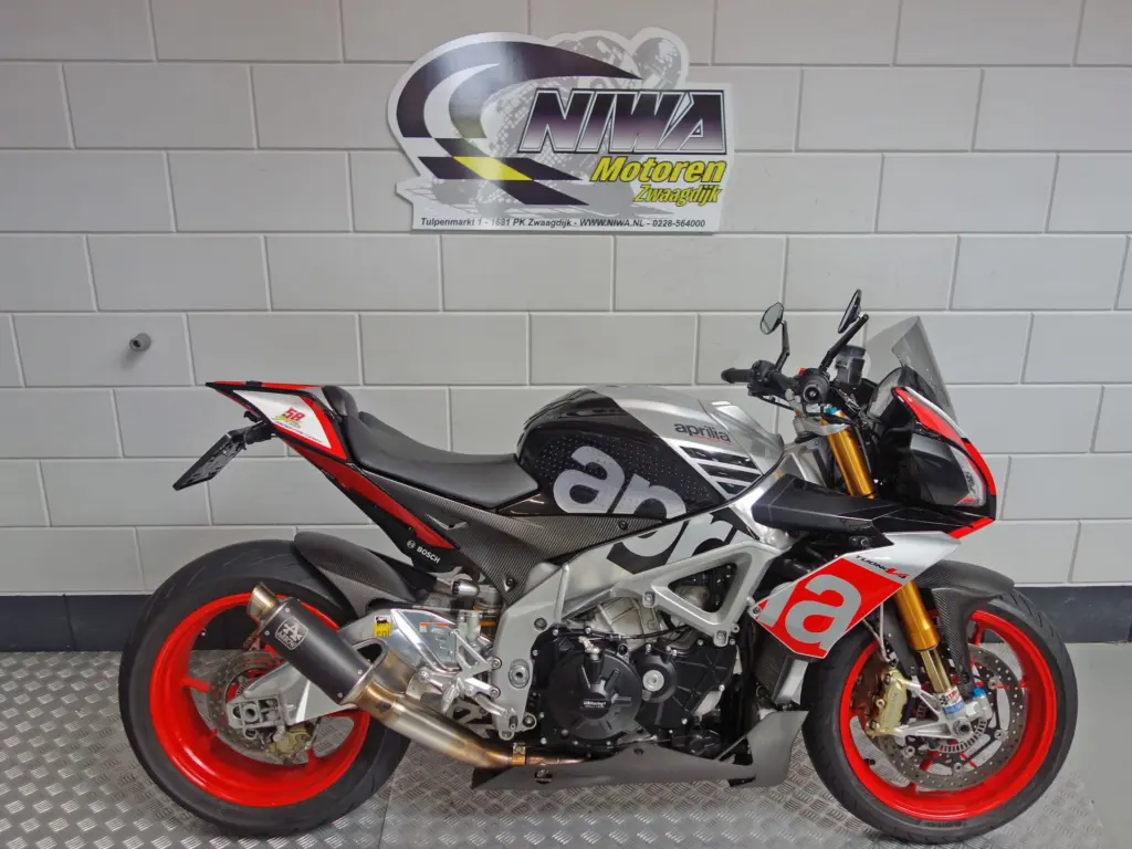 Gebruikte Aprilia Tuono V4 naked bike met 1077cc motor uit 2016 bij NIWA Motoren