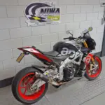 Gebruikte Aprilia Tuono V4 naked bike met 1077cc motor uit 2016 bij NIWA Motoren