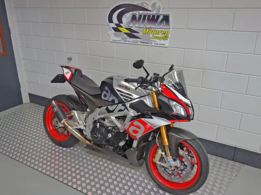 Gebruikte Aprilia Tuono V4 naked bike met 1077cc motor uit 2016 bij NIWA Motoren