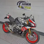 Gebruikte Aprilia Tuono V4 naked bike met 1077cc motor uit 2016 bij NIWA Motoren