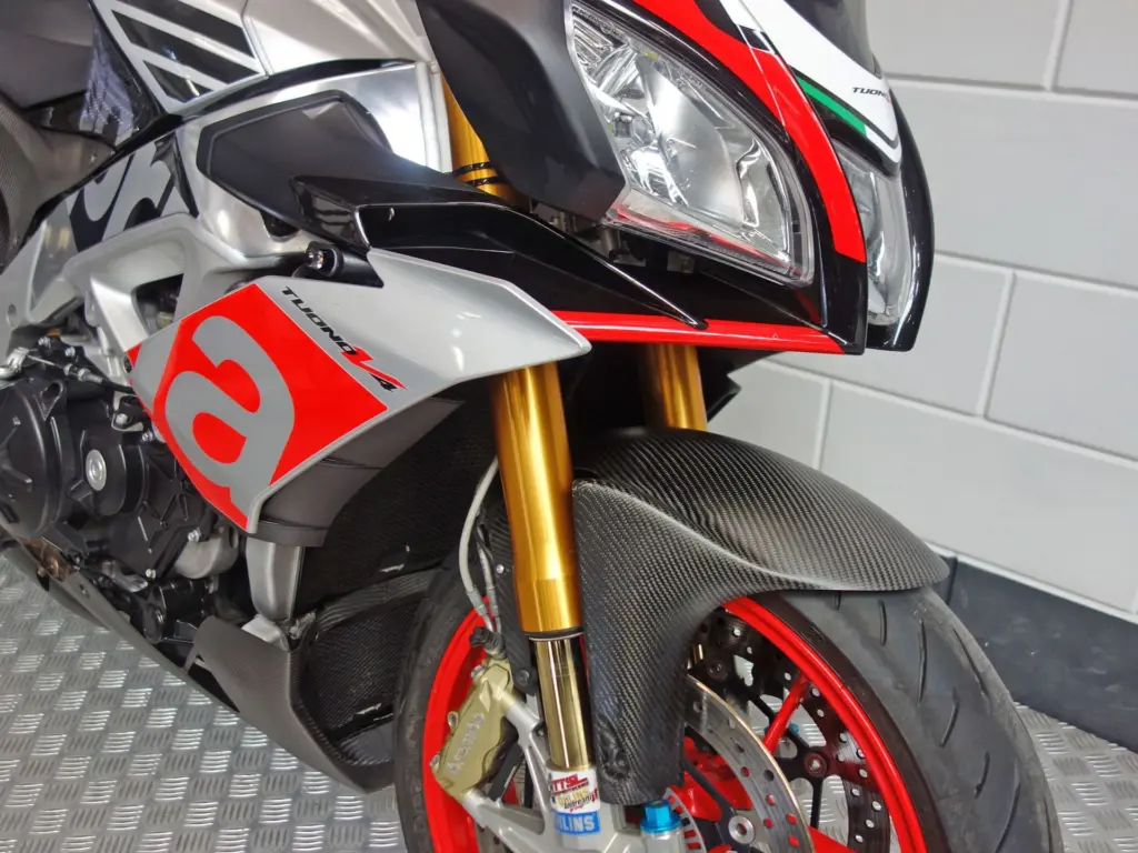 Gebruikte Aprilia Tuono V4 naked bike met 1077cc motor uit 2016 bij NIWA Motoren