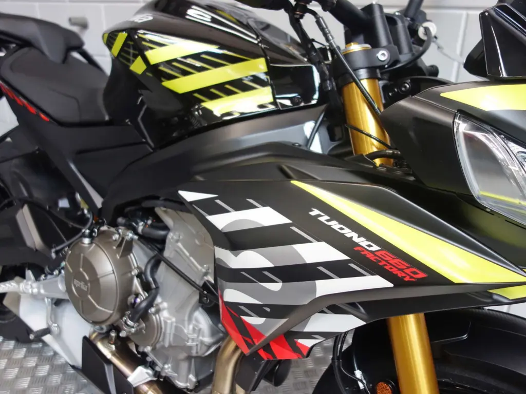 Gebruikte Aprilia Tuono 660 naked bike met 659cc motor uit 2026 bij NIWA Motoren
