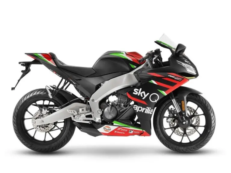 Gebruikte Aprilia Tuono 125 sport met 124cc motor uit 2025 bij NIWA Motoren