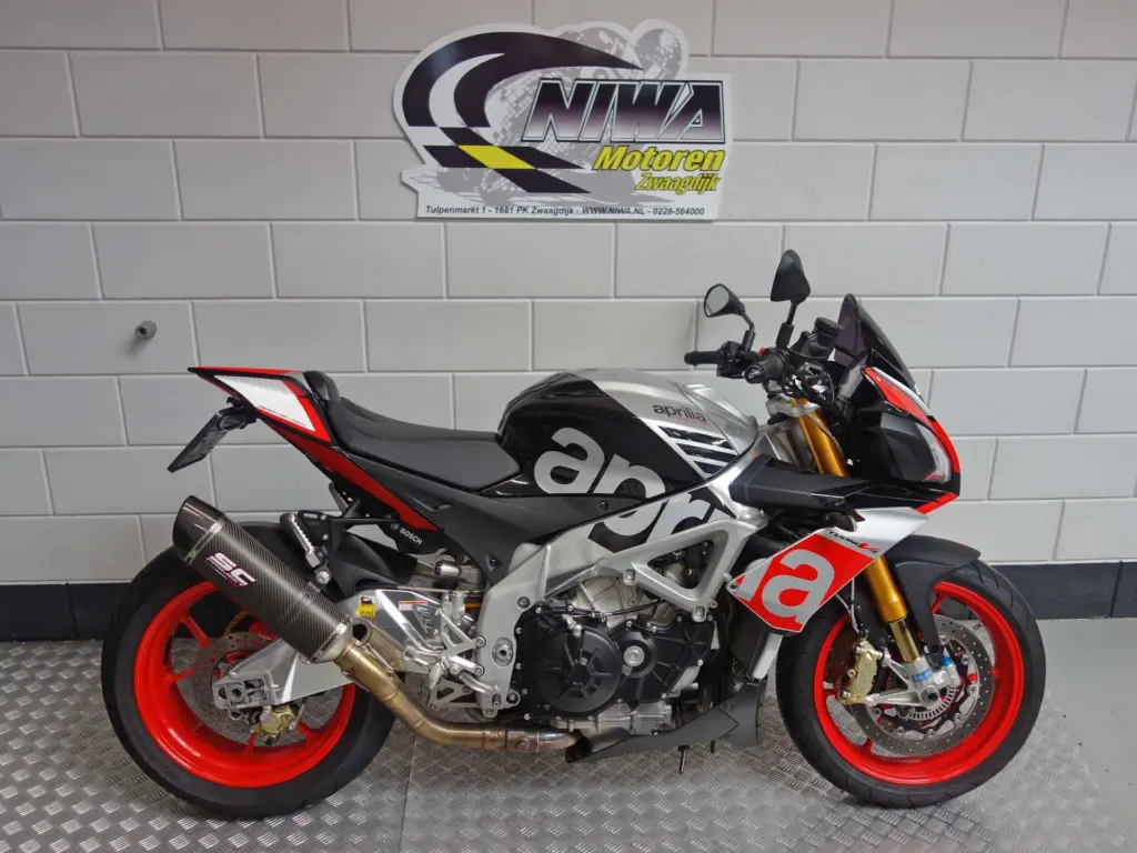 Gebruikte Aprilia Tuono V4 naked bike met 1077cc motor uit 2016 bij NIWA Motoren