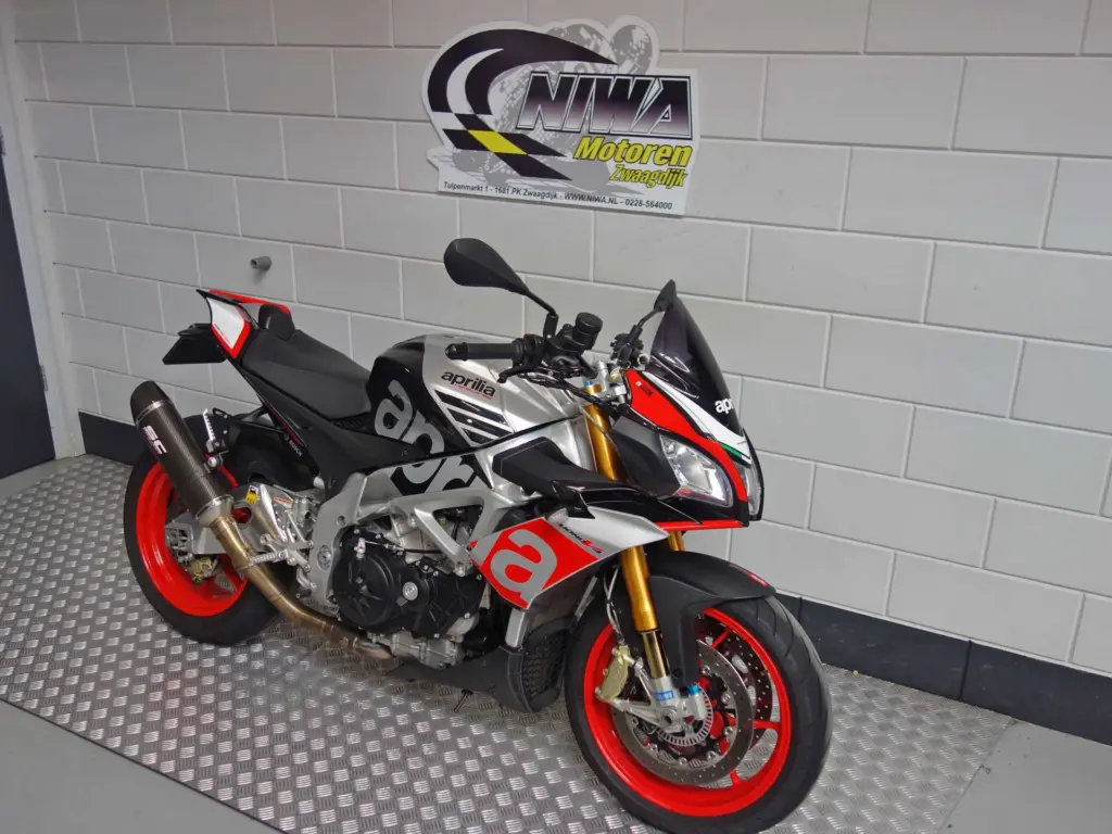 Gebruikte Aprilia Tuono V4 naked bike met 1077cc motor uit 2016 bij NIWA Motoren
