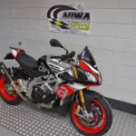 Gebruikte Aprilia Tuono V4 naked bike met 1077cc motor uit 2016 bij NIWA Motoren