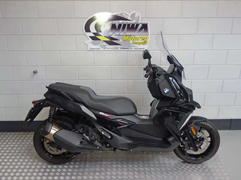 Gebruikte Yamaha X MAX motorscooter met 395cc motor uit 2018 bij NIWA Motoren