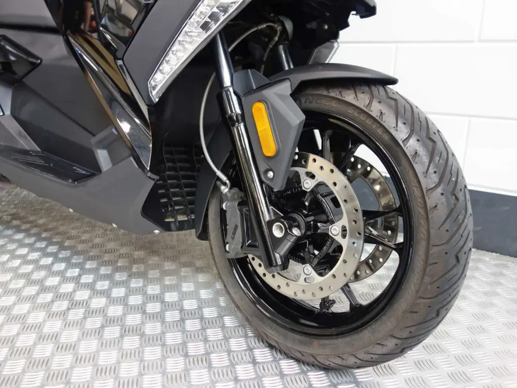 Gebruikte BMW C 400 X motorscooter met 350cc motor uit 2021 bij NIWA Motoren