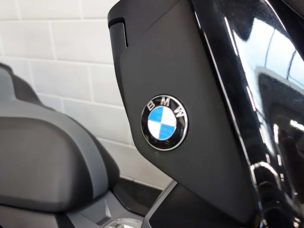 Gebruikte BMW C 400 X motorscooter met 350cc motor uit 2021 bij NIWA Motoren