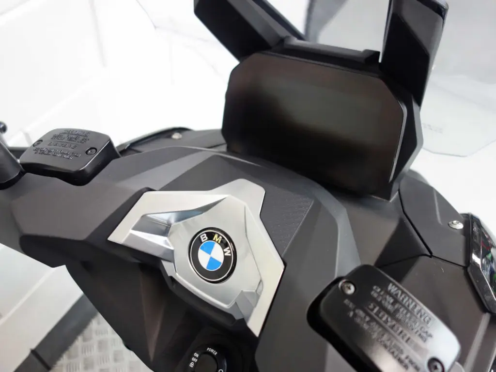 Gebruikte BMW C 400 X motorscooter met 350cc motor uit 2021 bij NIWA Motoren