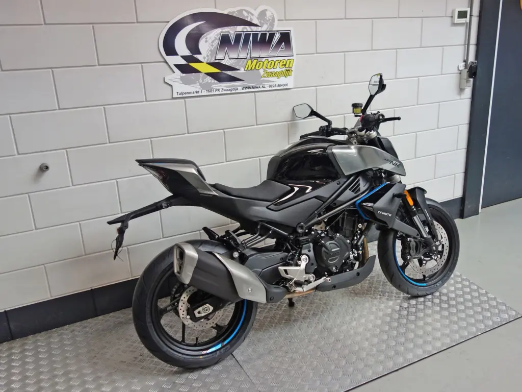 Nieuwe CFMOTO 450 NK naked bike met 449cc motor uit 2026 bij NIWA Motoren