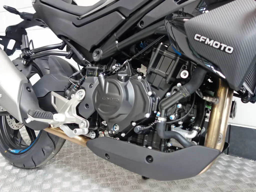 Nieuwe CFMOTO 450 NK naked bike met 449cc motor uit 2026 bij NIWA Motoren