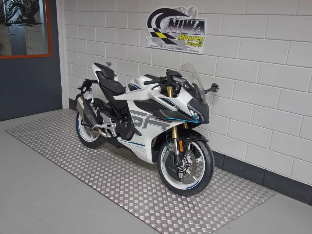 Nieuwe CFMOTO 450 SR supersport met 449cc motor uit 2026 bij NIWA Motoren