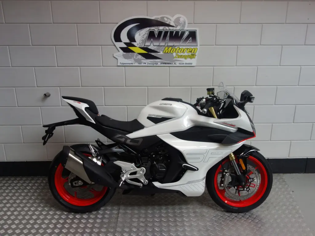 Nieuwe CFMOTO 450 SR supersport met 449cc motor uit 2026 bij NIWA Motoren