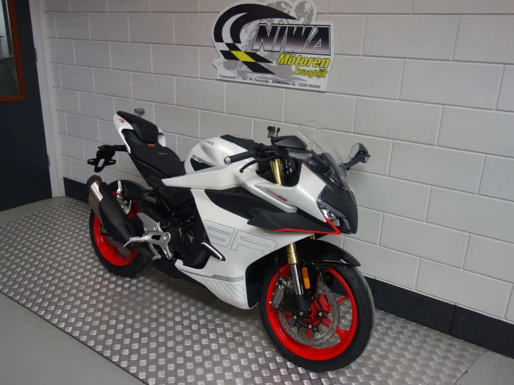 Nieuwe CFMOTO 450 SR supersport met 449cc motor uit 2026 bij NIWA Motoren