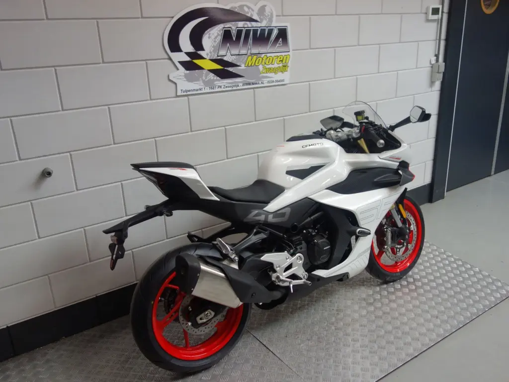 Nieuwe CFMOTO 450 SR supersport met 449cc motor uit 2026 bij NIWA Motoren