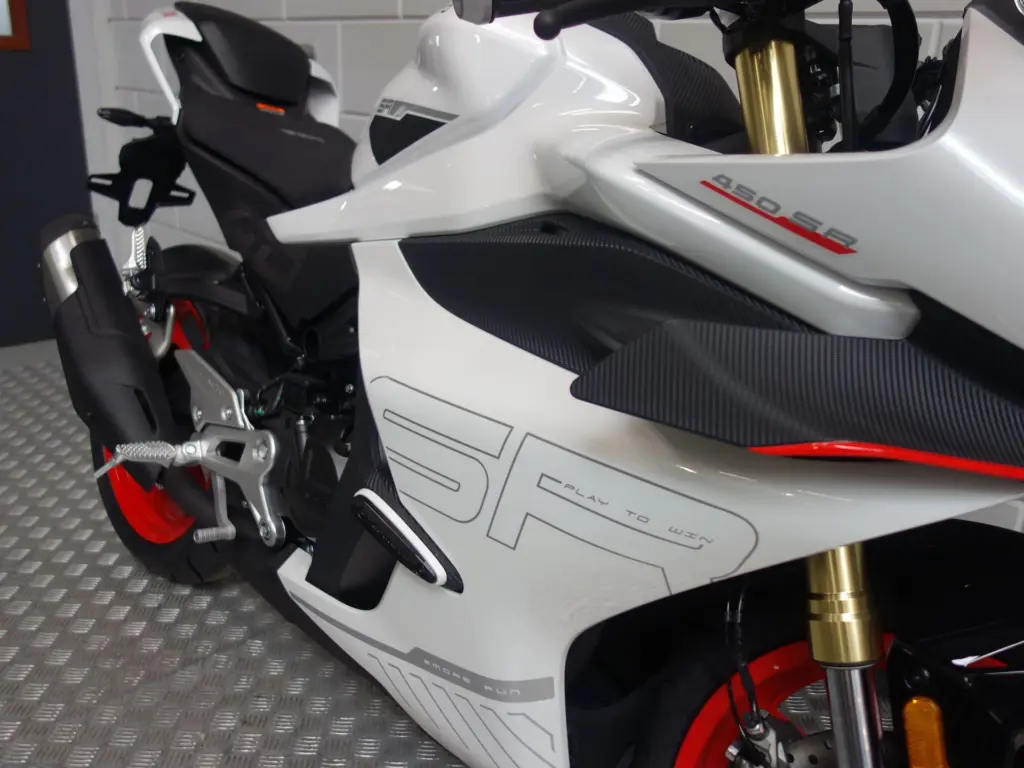Nieuwe CFMOTO 450 SR supersport met 449cc motor uit 2026 bij NIWA Motoren