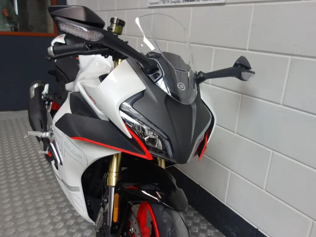 Nieuwe CFMOTO 450 SR supersport met 449cc motor uit 2026 bij NIWA Motoren