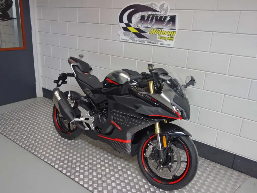 Nieuwe CFMOTO 450 SR supersport met cc motor uit 2026 bij NIWA Motoren