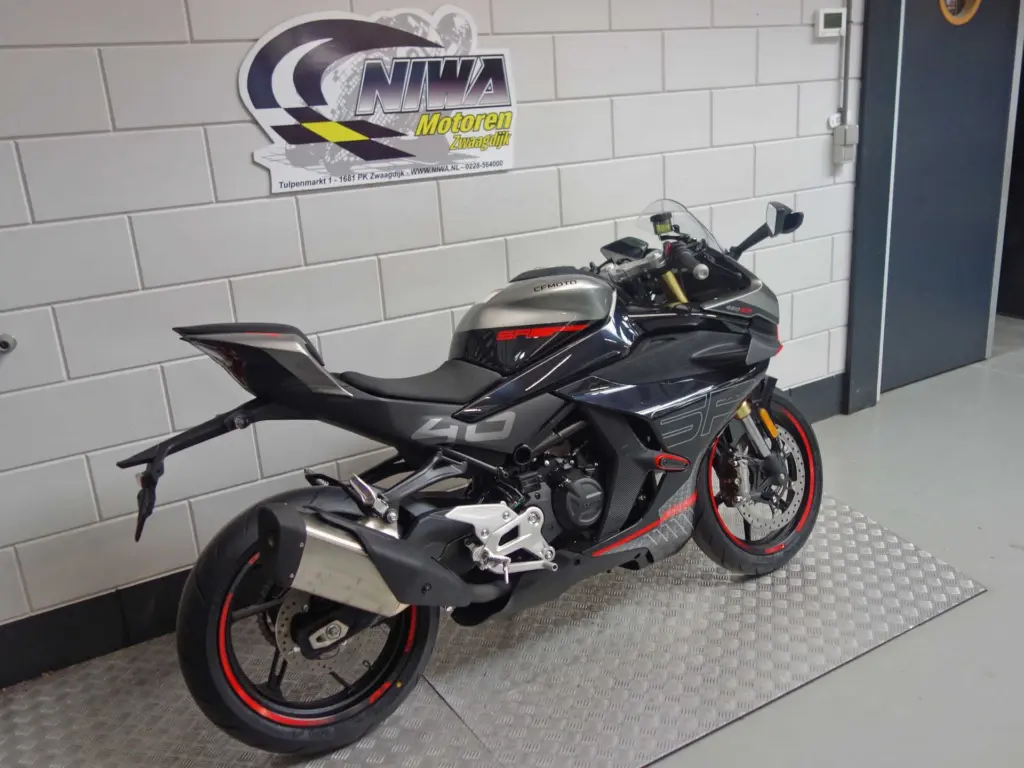 Nieuwe CFMOTO 450 SR supersport met cc motor uit 2026 bij NIWA Motoren