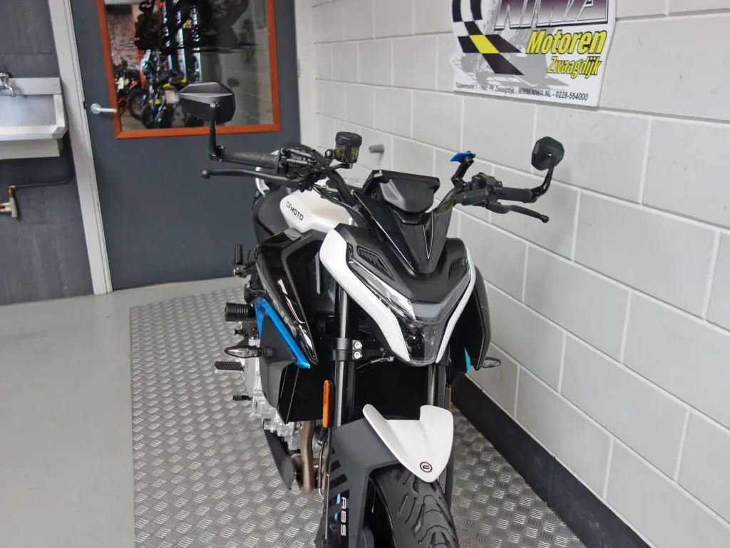 Gebruikte CFMOTO 675 NK naked bike met 674cc motor uit 2026 bij NIWA Motoren