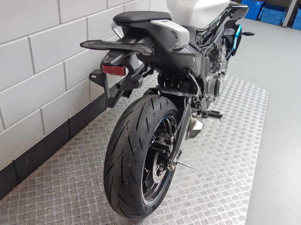 Nieuwe CFMOTO 675 NK naked bike met cc motor uit 2026 bij NIWA Motoren