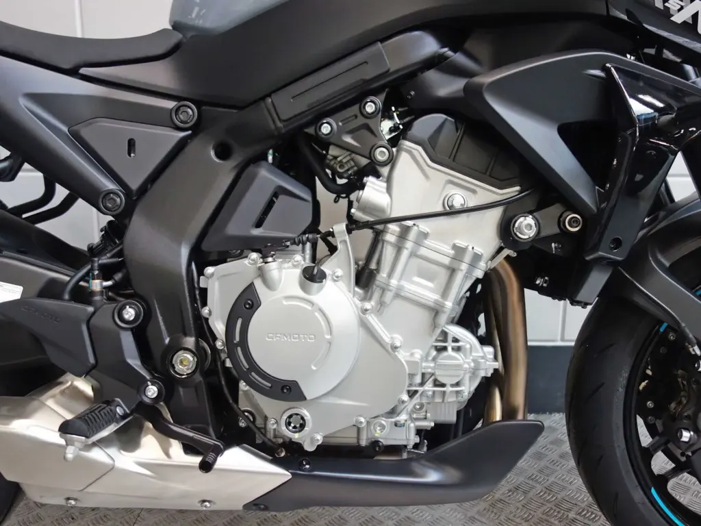 Nieuwe CFMOTO 675 NK naked bike met cc motor uit 2026 bij NIWA Motoren