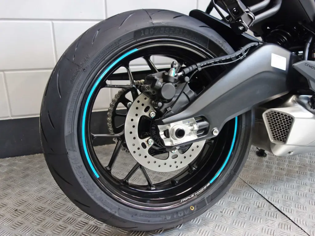 Nieuwe CFMOTO 675 NK naked bike met cc motor uit 2026 bij NIWA Motoren
