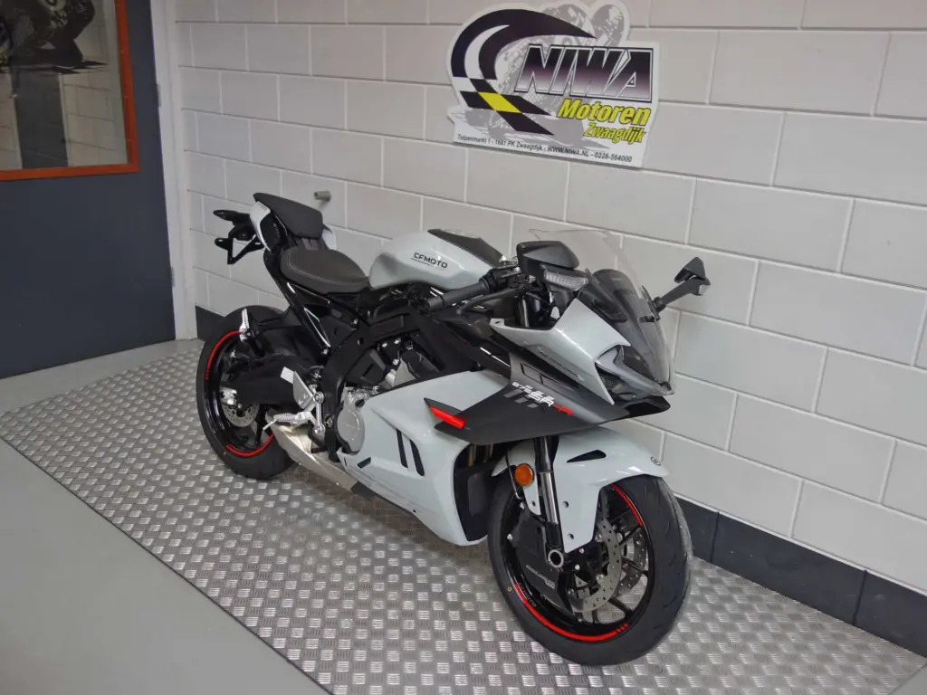 Nieuwe CFMOTO 675 SR supersport met cc motor uit 2026 bij NIWA Motoren