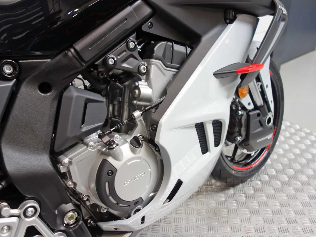 Nieuwe CFMOTO 675 SR supersport met cc motor uit 2026 bij NIWA Motoren