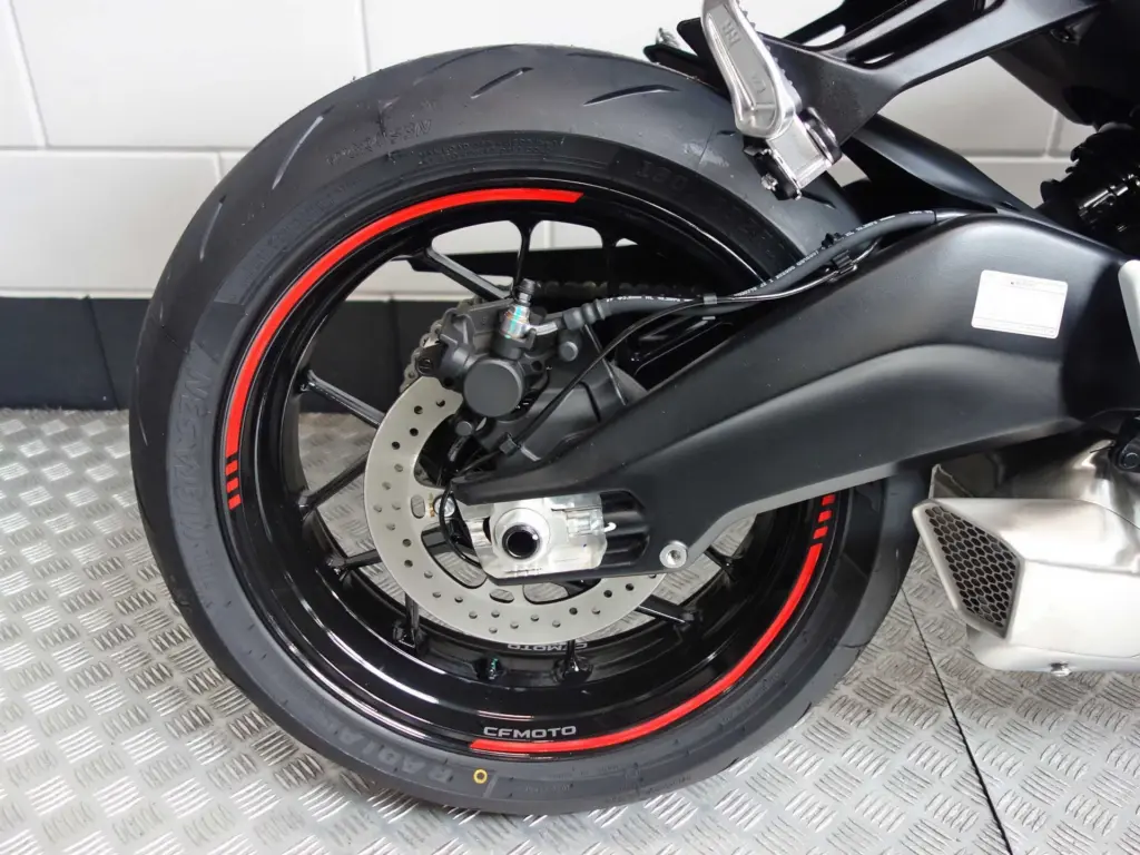 Nieuwe CFMOTO 675 SR supersport met cc motor uit 2026 bij NIWA Motoren