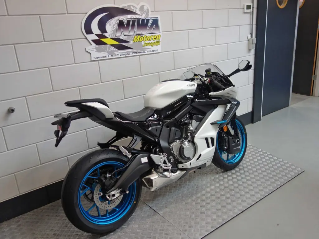 Nieuwe CFMOTO 675 SR supersport met cc motor uit 2026 bij NIWA Motoren