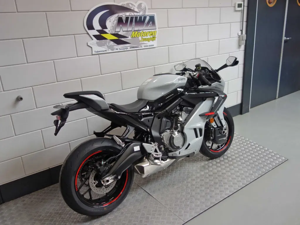 Nieuwe CFMOTO 675 SR supersport met cc motor uit 2026 bij NIWA Motoren