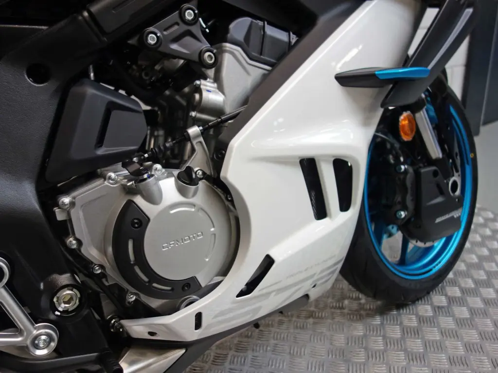 Nieuwe CFMOTO 675 SR supersport met cc motor uit 2026 bij NIWA Motoren