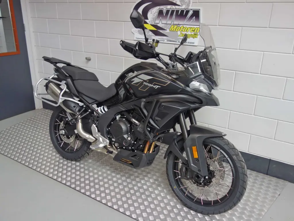 Nieuwe CFMOTO 700 MT tour met cc motor uit 2026 bij NIWA Motoren