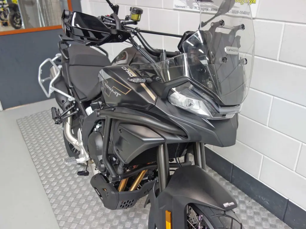 Nieuwe CFMOTO 700 MT tour met cc motor uit 2026 bij NIWA Motoren