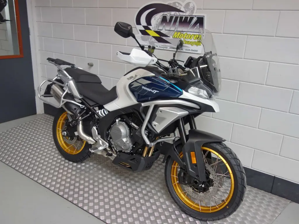 Nieuwe CFMOTO 700 MT tour met cc motor uit 2026 bij NIWA Motoren